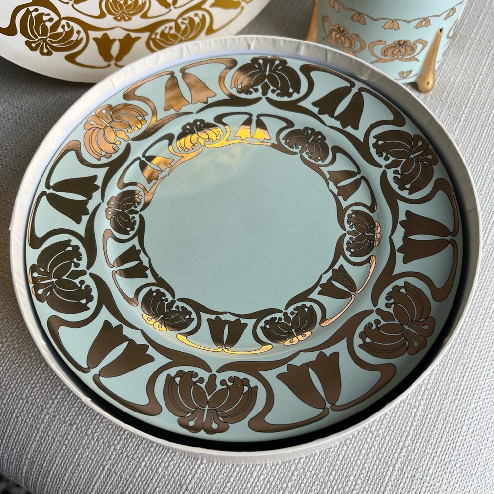 Anthropologie x Met Gala Bundle Dessert Plat and Candle Set - Picture 5 of 12
